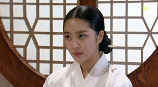 조보아(배우)
탤런트 조보아의 ‘발연기’ 논란이 온라인을 뜨겁게 달구고 있다.
21일 하루동안 각종 포털사이트의 실시간 검색어에는 조보아의 이름이 상위권에 올랐다. 이는 20일 오후 방송된 MBC 월화드라마 ‘마의’에서 처음으로 모습을 드러낸 조보아의 연기력이 네티즌들의 도마 위에 오른 것.
