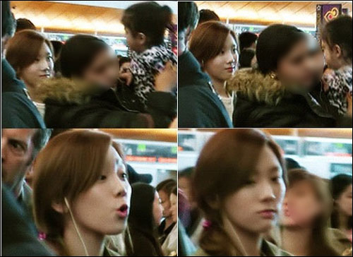 태연(김태연/가수/소녀시대)
최근 한 온라인 커뮤니티 게시판에는 ‘태연 아기한테 우쭈쭈 급정색’이라는 제목과 함께 여러 장의 사진이 올라왔다.
공개된 사진은 세계적인 걸그룹으로 성장한 소녀시대 태연의 얼굴 표정 변화에 주목한 것.