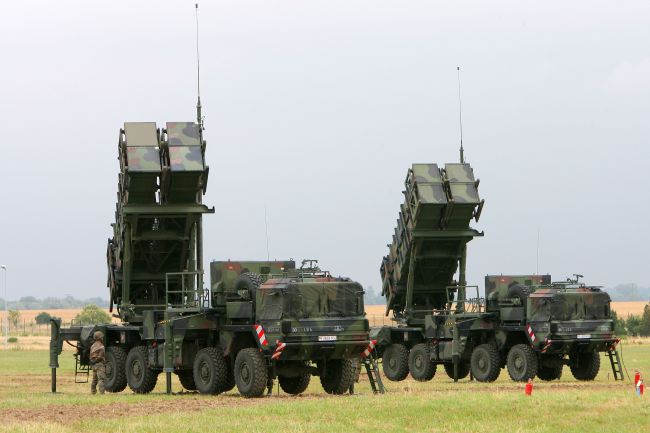Picture taken on July 15, 2008, shows the Air Defense Missile Squadron 2 with a Patriot missile launcher during an exercise at training site Warbelow near Gnoien, northern Germany.   AFP-Yonhap News