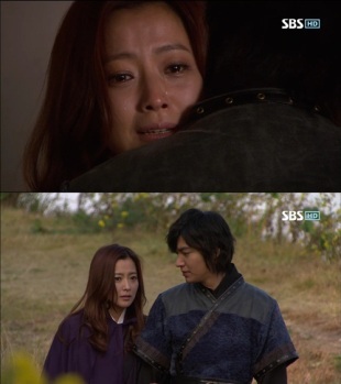 김희선(배우),이민호(배우)
배우 김희선이 네 살 난 딸에 대한 악플에 연예인이 된 걸 후회했다고 털어놔 눈길을 끌었다.
김희선은 최근 여러 매체들과 진행한 인터뷰에서 “내 눈에 너무 예뻐서 순수한 마음으로 딸을 공개 했다. 그런데 못생겼다는 등의 악플을 보고 나니 딸을 공개한 걸 후회했다”며 속상해 했다.
사진=방송캡처