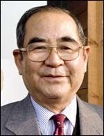 이수성(절 국무총리)
이수성<사진> 전 국무총리가 23일 사단법인 국학원 명예총재로 취임한다. 이 명예총재는 앞으로 한민족의 얼을 찾아 역사와 문화를 연구ㆍ교육하는 국학활동과 국학원이 펼치고 있는 우리얼찾기국민운동본부의 명예위원장으로도 활동한다.