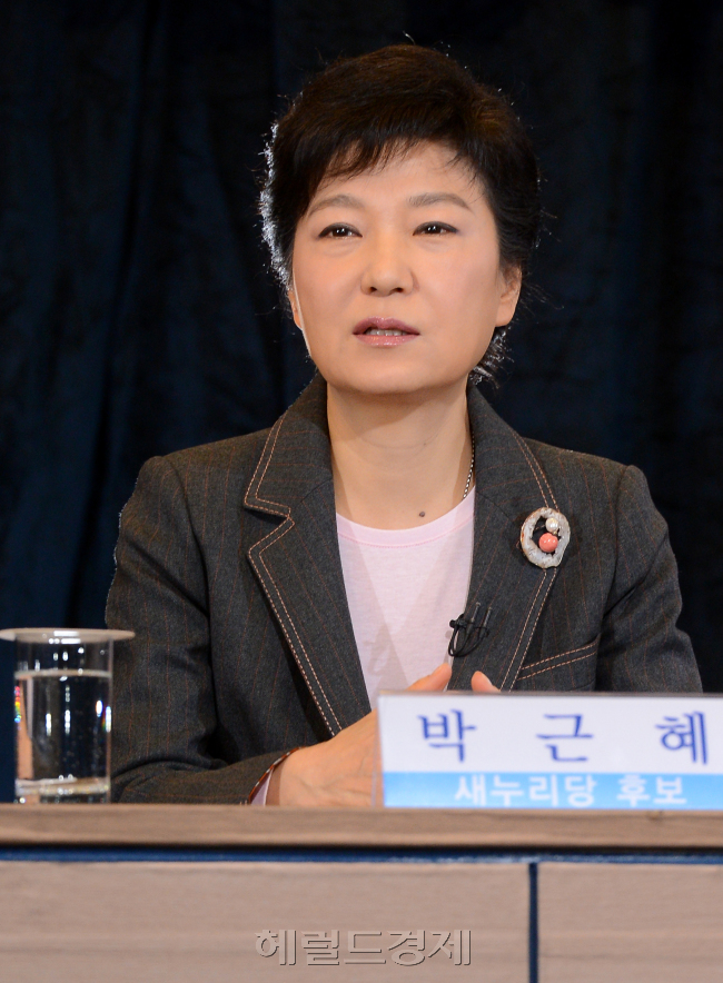 22일 오전 서울 세종문화회관 세종홀에서 한국방송기자클럽 초청 새누리당 박근혜 대통령 선거 후보 토론회가 열리고 있다./안훈기자 rosedale@ 2012.11.22