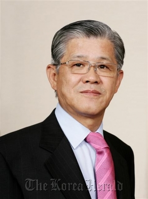 최신원(기업인/SKC대표이사 회장)
SKC said on Wednesday that its chairman, Choi Shin-won, has been appointed to the leadership council of the United Way Worldwide.
Choi Shin-won