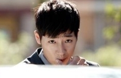 이상엽(배우)
KBS 2TV 수목드라마 ‘착한남자’에서 열연했던 배우 이상엽의 할아버지가 철강회사 동국제강의 故 김종진 전 회장인 것으로 밝혀졌다.