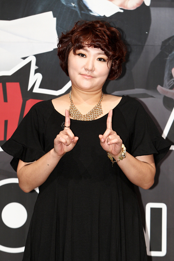김현숙(배우)
배우 김현숙이 강예빈 투입 이후 촬영현장 변화가 바뀌었다고 제작진에게 섭섭한 마음을 드러냈다.
김현숙은 11월 22일 오후 서울 강남구 논현동 파티오나인에서 tvN ‘막돼먹은 영애씨(이하 막영애)’ 시즌 11 제작발표회에서 “강예빈이 프로그램에 투입 이후 촬영현장에 큰 변화가 생겼다”고 입을 열었다
