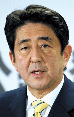 아베 신조(Shinzo Abe/정치인/전 일본총리)
Former Japanese Prime Minister Shinzo Abe has pledged to strengthen the country’s military and revise its peace constitution to introduce collective self-defense, further spurring Japan’s rightward political shift.