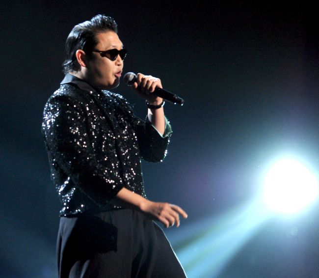 Singer Psy performs onstage during the 40th American Music Awards held at Nokia Theatre L.A. Live on Nov. 18 in Los Angeles, California. (AFP-Yonhap News)