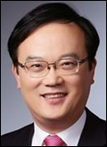 박철규(중소기업진흥공단 이사장)
박철규<사진> 중소기업진흥공단 이사장은 26일 오전 9시(현지시간) 태국 방콕에 소재한 그랜드센타라 호텔에서 열리는 제7차 동아시아라운드테이블 회의에 참석한다.
박 이사장은 본회의에서 ‘한국 중소기업 정책 방향’을 주제로 발표하고, 한국의 중소기업 지원정책 및 프로그램을 소개한다. 이어서 동아시아 5개국 중소기업지원기관 대표들과 각 국의 중소기업 육성정책 및 중소기업간 협력 방안에 대해 논의할 예정이다.