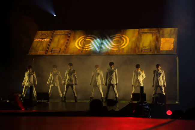 인피니트(가수/남자그룹)
인피니트는 지난 10월 27일부터 11월 22일까지 일본 요코하마를 시작으로 나고야, 고베, 후쿠오카 등에서 개최된 총 8회, 7만 4천석 규모로 이루어진 대규모 아레나 콘서트를 성공적으로 마무리했다. 일본 데뷔 1년차 가수라고는 상상할 수 없을 만큼 놀라울 만한 결과였다.