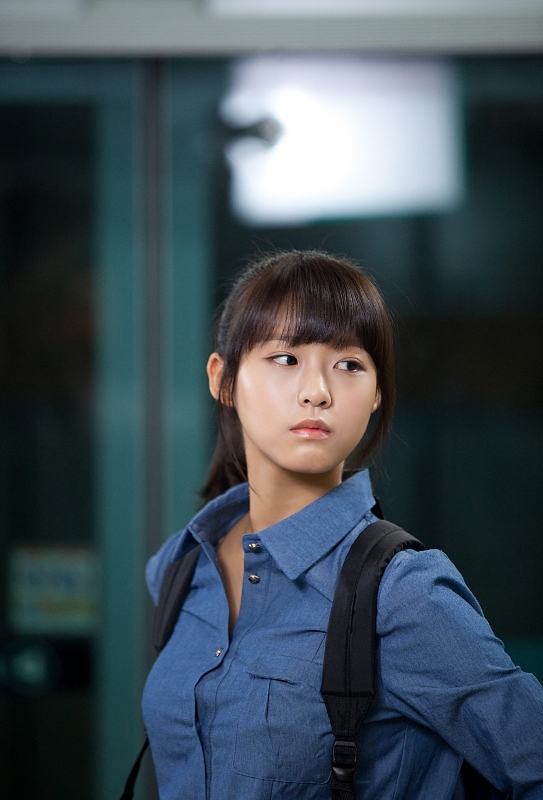 설현(김설현/가수/AOA)
KBS2 주말드라마 ‘내 딸 서영이’에 출연 중인 걸그룹 AOA의 설현에 대한 반응이 뜨겁다.
설현은 현재 ‘내 딸 서영이’에 이보영 미니미 서은수로 역을 맡아 강성재(이정신 역)의 연기선생님으로 열연 중이다. 설현은 연기 선생님 역을 실감 나게 소화, 자연스러운 연기력으로 호평을 받고 있다.