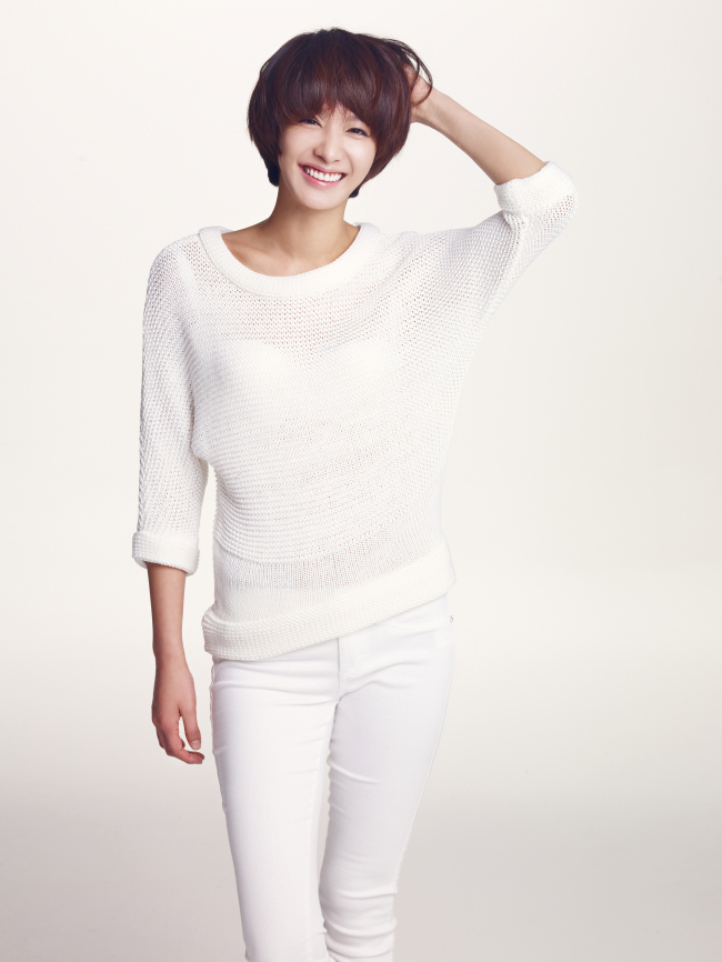 박정아(배우/가수)
‘가수 겸 배우’라는 타이틀, 그리고 ‘걸그룹 출신 배우’라는 수식어가 어색하지 않은 요즘이다. 2001년 4인조 여성그룹 쥬얼리로 가요계 데뷔를 알린 박정아 역시 ‘~출신’ 여배우 중 하나다. 처음부터 배우라는 직업으로 연예계에 입문하지 않았기 때문에 더 노력해야 했고, 힘든점도 있었다. 하지만 이젠 주말극을 이끌어가는 배우로 당당히 자리매김했다.