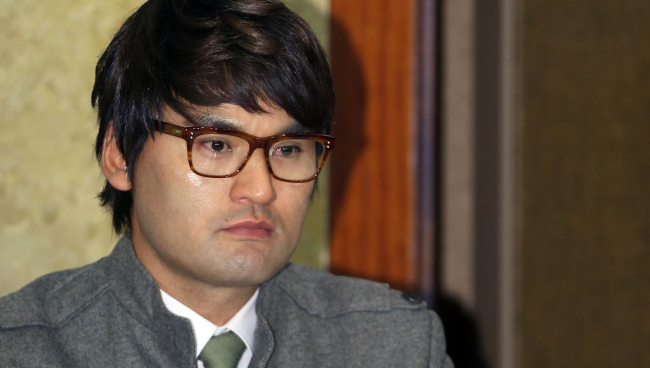 박찬호(야구선수/한화이글수/투수)
박찬호(39)의 고민이 깊다. 올 시즌을 끝으로 마운드에서 내려올 것인가, 한 해 더 버텨볼 것인가. 모두가 숨죽여 그의 입에 주목하고 있다. 소속팀 한화의 양해를 얻어 미국으로 떠난 게 지난 4일이다. 한 달이 가까운 시간 동안 박찬호는 확답을 내리지 못했다.