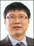 전영재(교수)
건국대학교는 27일 이과대학 전재영 교수(화학과, 대외협력처장)가 영국 케임브리지 국제인명센터(IBC)의 ‘세계 100대 과학자(TOP 100 SCIENTIST 2012)’로 선정됐다고 27일 밝혔다.