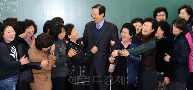 일성여자중고등학교 이선규 교장 인터뷰./안훈기자 rosedale@ 2012.11.22
일성여자중고등학교 이선규 교장 인터뷰./안훈기자 rosedale@ 2012.11.22