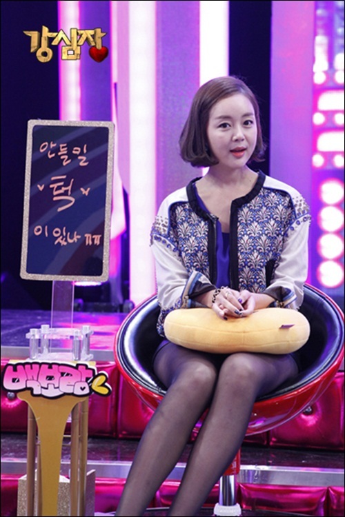 백보람(개그우먼)
백보람이 자신을 ‘쇼퍼홀릭’이라고 고백했다.
최근 SBS예능 ‘강심장’에 출연한 백보람은 연예계 대표 CEO로 성공하기까지의 풀스토리를 공개했다.
이 과정에서 자신이 신발 모으는 취미가 생겨 한 때 400켤레를 모아 봤던 과거를 공개하며 쇼퍼홀릭임을 고백했다.