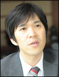최웅필(금융인/KB자산운용 이사)
최웅필 KB자산운용 주식운용본부 이사는 ‘KB밸류포커스 펀드’를 통해 국내 주식형 펀드시장에서 상대적으로 규모와 종류가 작았던 가치주 펀드를 새롭게 부각시켰다.
