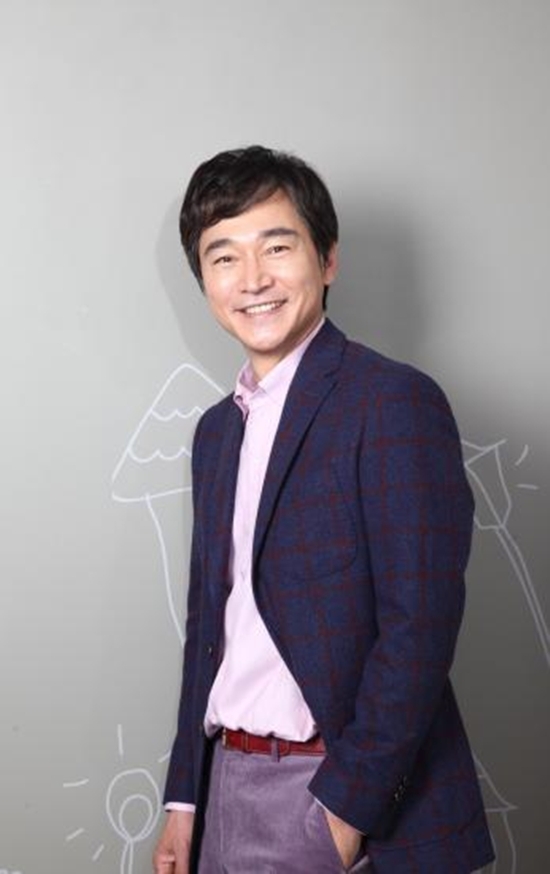 정보석(배우)
배우 정보석이 국수집 맏사위로 분해 안방극장에 따뜻한 이야기를 전달할 예정이다.
정보석은 내년 1월 방송 예정인 MBC 주말드라마 ‘삼대째 국수집’(가제, 극본 구현숙, 연출 주성우)에 출연을 앞두고 있다.