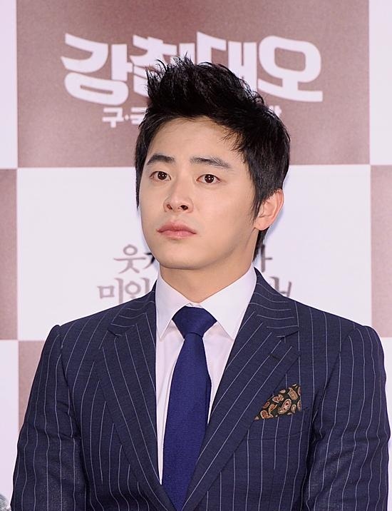 조정석(배우)
11월 28일 복수의 방송 관계자에 따르면 조정석은 최근 ‘내 연애의 모든 것’에 출연을 확정 지은 것으로 알려졌다. 관계자는 “조정석이 아직 계약서에 도장을 찍지는 않았지만 이미 구두 협의를 마친 상태다”라고 귀띔했다.