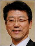정윤수(교수)
정부업무평가위원회 민간위원장을 맡고 있는 정윤수(56) 명지대 행정학과 교수는 불확실성 시대의 위기관리와 대응이 정부의 중요한 역할이라고 강조했다. 정 위원장은 최근 40개 중앙행정기관을 대상으로 실시한 2012년 정부업무평가를 총괄하는 사령탑 역할을 맡아 수행했다.