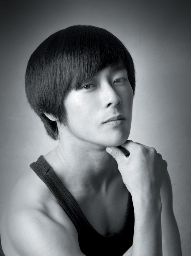 김경동(화제인물)
계명대학교 예술대학원 무용학과 김경동(25) 학생이 최근 (사)한국무용협회가 주최한 ‘제33회 서울무용제’ 한국무용부분 남자연기상을 수상했다.