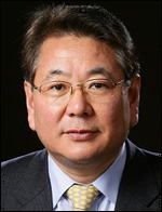 오장수(기업인/LG하우시스 대표이사)
LG하우시스 신임 대표이사에 오장수(58ㆍ사진) LG화학 카자흐스탄 프로젝트총괄 부사장이 29일 내정됐다.
오 내정자는 경주고ㆍ서울대(화공)를 나와 지난 1982년 LG화학(럭키)에 입사한 이래 줄곧 화학분야에서만 근무했다. LG화학의 주력인 PVC, ABS 사업부장을 역임하면서 세계적 경쟁력을 갖춘 사업으로 성장시키는 등 경영능력을 인정받았다.