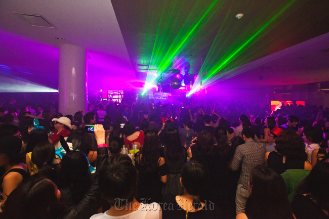 Guests dance at WooBar at W Seoul-Walkerhill.   W Seoul-Walkerhill