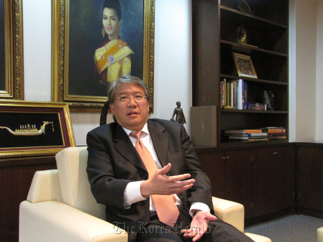 Thai Ambassador to Korea Kittiphong na Ranong gestures during an interview with The Korea Herald at his office in Hannam-dong on Nov. 22.   Philip Iglauer