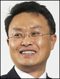 이선용(기업인/코웨이 환경기술연구소 연구부문장)
코웨이 이선용(47ㆍ사진) 환경기술연구소 연구부문장(상무)이 미국 국립위생협회(NSFㆍNational Sanitiation Foundation) 규격 심의위원으로 선정됐다. 아시아 국가로는 처음이다.