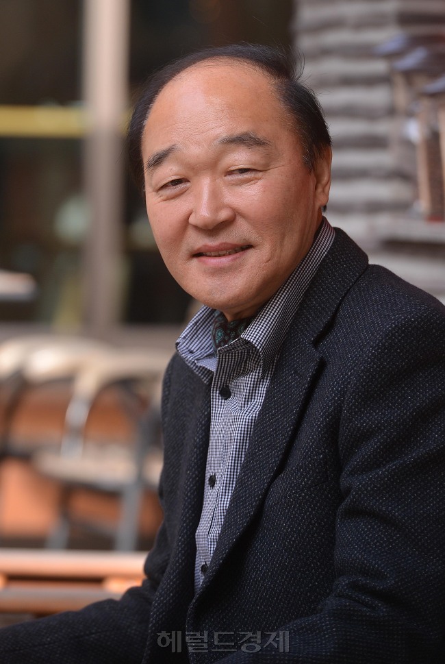 영화배우 장광 인터뷰.<br />이상섭 기자. babtong@heraldcorp.com 2012.11.27
영화배우 장광 인터뷰.
이상섭 기자. babtong@heraldcorp.com 2012.11.27
영화배우 장광 인터뷰.
이상섭 기자. babtong@heraldcorp.com 2012.11.27