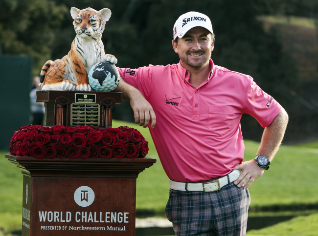 Graeme McDowell poses with his trophy after winning the World Challenge golf tournament on Sunday.   AP-Yonhap News