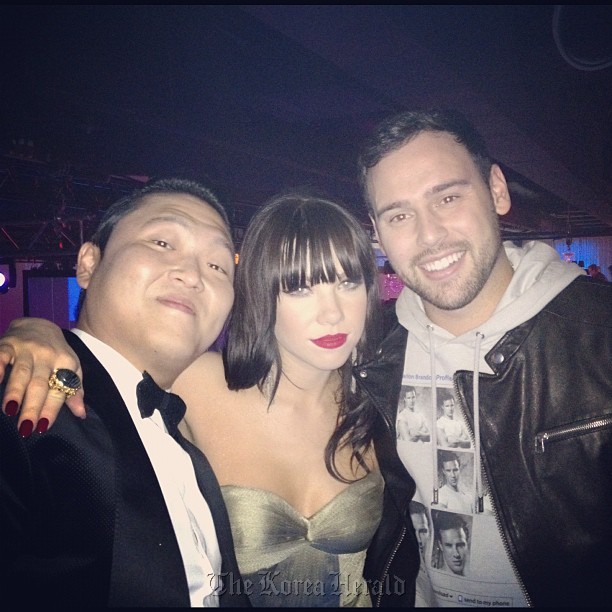 (From left) Psy, Carly Rae Jepsen and Scooter Braun pose at the 2012 MTV European Music Awards in Frankfurt, Germany, on Nov. 11.   Scooter Braun
(From left) Psy, Carly Rae Jepsen and Scooter Braun pose at the 2012 MTV European Music Awards in Frankfurt, Germany, on Nov. 11.   Scooter Braun