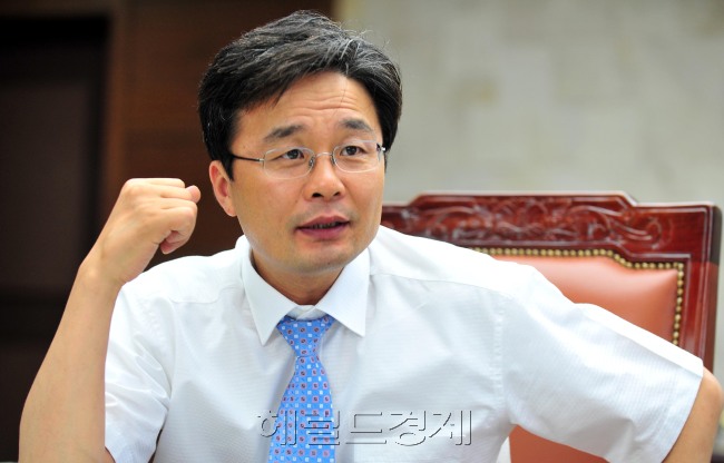 김우영 은평구청장<br />김명섭 기자 msiron@
김우영 은평구청장
김명섭 기자 msiron@
김우영 은평구청장
김명섭 기자 msiron@