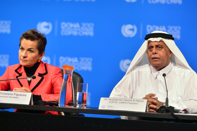 United Nations Convention on Climate Change Executive Secretary Christiana Figueres (left) attends a press conference alongside Qatar’s Deputy Prime Minister and President of the 18th United Nations Convention on Climate Change Abdullah bin Hamad Al-Attiyah in Doha on Monday.   AP-Yonhap News