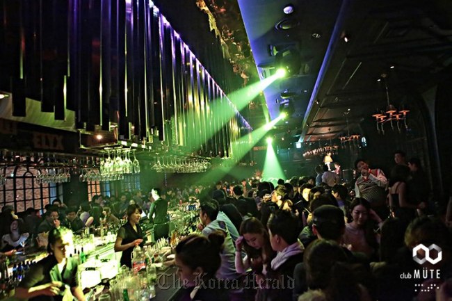 Revelers at glam LOUNGE, located on the second floor of the multi-complex DISTRICT, a nightlife spot in Itaewon.   DISTRICT