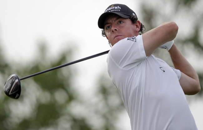 <YONHAP PHOTO-1847> Rory McIlroy of Northern Ireland tees off on the 9th hole during the round two of DP World Golf Championship in Dubai, United Arab Emirates, Friday Nov. 23, 2012. (AP Photo/Francois Steenkamp)/2012-11-23 22:58:02/ <저작권자 ⓒ 1980-2012 ㈜연합뉴스. 무단 전재 재배포 금지.>
Northern Ireland’s Rory McIlroy is the youngest player to win PGA Tour Player of the Year since Tiger Woods at age 21 in 1997.   AP-Yonhap News
