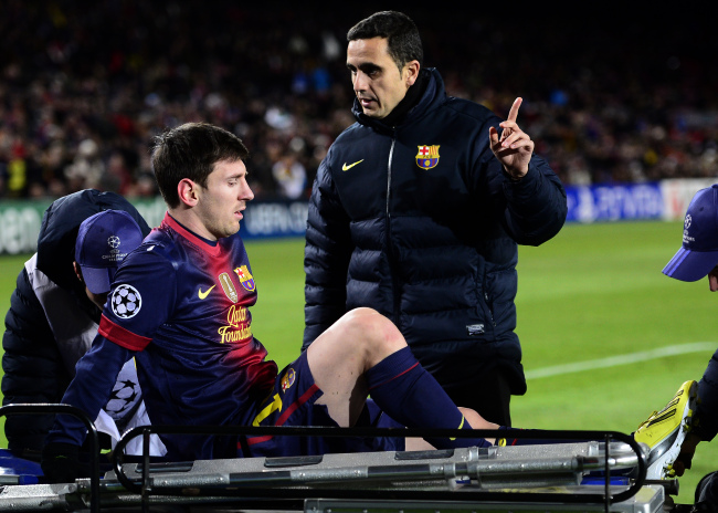 Barcelona’s Lionel Messi is carted off the pitch following his injury.
AP-Yonhap News