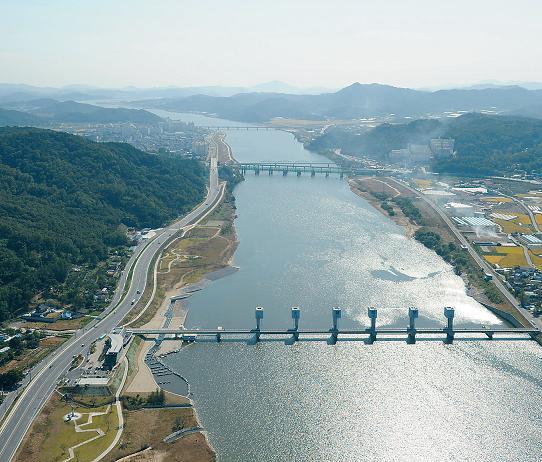 The Chilgok Weir on the Nakdong River (The Korea Herald)