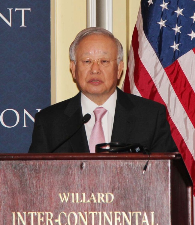 Korea Chamber of Commerce and Industry chairman Sohn Kyung-shik speaks at the U.S.-Korea Investment and Trade Cooperation Forum in Washington, D.C. on Friday.   Yonhap News