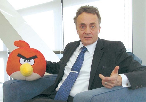 Finnish Ambassador to Korea Matti Heimonen gestures while holding a stuffed “Angry Birds” character during an interview with The Korea Herald at his office in downtown Seoul on Nov. 26. (Philip Iglauer/The Korea Herald)