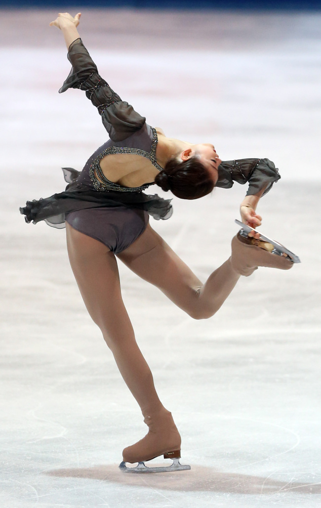 김연아(피겨스케이팅선수)
‘피겨 여왕’ 김연아가 9일 오후(현지시간) 독일 도르트문트의 아이스스포르트젠트룸(Eissportzentrum)에서 열린 NRW트로피 대회 시니어 여자 싱글 프리스케이팅에서 ‘레미제라블’을 선보이고 있다. 김연아는 쇼트와 프리를 합쳐 종합 201.61점으로 올시즌 여자 싱글 최고점을 기록했다.