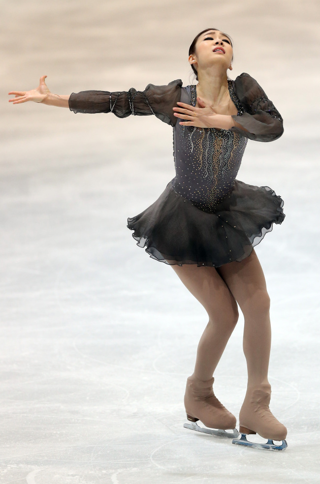 김연아(피겨스케이팅선수)
Kim Yu-na, grabbed the title with a total of 201.61 points at the NRW Trophy on December 9th, 2012. (Yonhap)