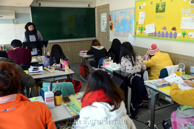 North Korean defectors attend a class at Yeomyung School in central Seoul.   Chung Hee-cho/The Korea Herald