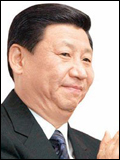 시진핑(Xi Jinping/정치인/중국 공산당 총서기)
시진핑(習近平) 중국 공산당 총서기가 취임 후 첫 시찰지로 광둥(廣東)성 선전시를 방문해 경제개방에 대한 강한 의지를 선포했다. 이와 함께 미니버스 투어, 경호 간소화 등 파격적인 행보로 친민(親民) 이미지도 챙긴 것으로 분석된다.