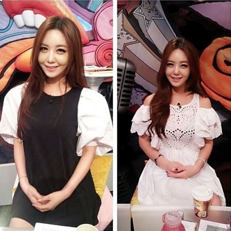 강예빈(방송인)
강예빈은 10일 자신의 미투데이에 “‘분노왕’ 녹화중이에요. 대선이 다가오고 있네요. 어제 집에 배달된 대선공약들 보고 아직까지 결정 못 내리고 있는데 여러분들은 결정하셨나요?”라며 “나 하나쯤이라 생각 말고 모두 투표해요. 오늘 즐거운 하루되시길” 이라는 글과 함께 사진 한 장을 게재했다.