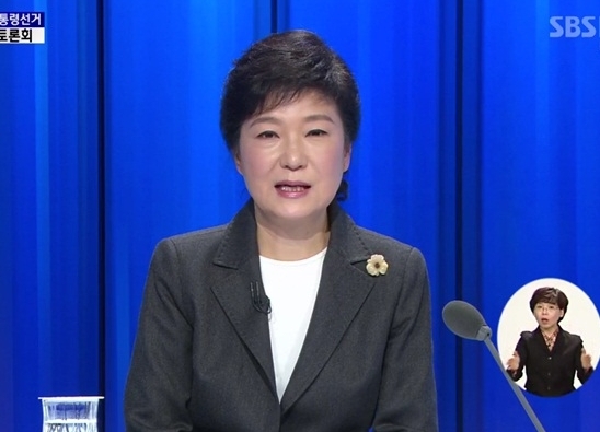 박근혜(대통령후보/국회의원/새누리당)
새누리당 박근혜 대선 후보가 10일 중앙선거방송토론위원회 주최로 열린 제18대 대통령선거 2차 후보자토론회에서 “지하경제 활성화”라는 발언을 해 논란이 일고 있다.