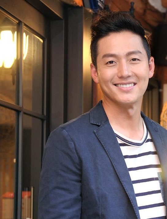 이정진(배우)
JYP 엔터테인먼트는 12월 11일 본지와의 전화통화에서 “최근 이정진과 협의를 완료한 상태다. 앞으로 이정진의 매니지먼트에 힘을 쓸 것”이라고 밝혔다.