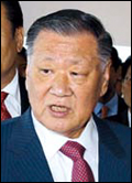 정몽구(기업인/현대기아자동차그룹 회장)
정몽구(74ㆍ사진) 현대자동차그룹 회장이 10일 오전 서울 양재동 본사에서 열린 해외법인장 회의에서 “내년에도 올해 못지않게 시장 상황이 어렵겠지만 해외시장에서의 성장 동력을 잃으면 안 되며, 현대ㆍ기아차의 살 길은 여전히 해외시장에 있다”고 강조했다.