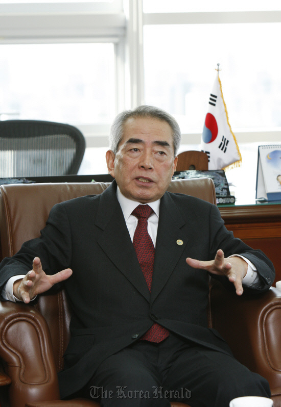 Kim Young-soo, president of the 2014 Incheon Asian Games Organizing Committee, speaks about the preparations for the Asian Indoor & Martial Arts Games to be held in Incheon next summer as a test event for the Asian Games.   Incheon Asian Games Organizing Committee