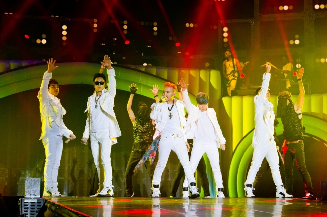 빅뱅(가수/남자그룹)
그룹 빅뱅의 월드투어 ‘얼라이브 갤럭시 투어(Alive Galaxy Tour)’ 홍콩 공연이 성황리에 끝났다.