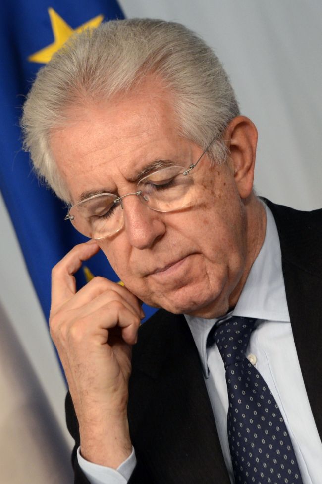 마리오 몬티(Mario Monti/이탈리아 총리)
<YONHAP PHOTO-0236> (FILES) This file picture taken on December 6, 2012 at Palazzo Chigi in Rome shows Italian Prime Minister Mario Monti reacting during a press conference. Italy's Monti said on December 8 that he intends to resign as premier. AFP PHOTO / FILES/ ANDREAS SOLARO../2012-12-09 07:00:31/ <저작권자 ⓒ 1980-2012 ㈜연합뉴스. 무단 전재 재배포 금지.>
Italian Prime Minister Mario Monti. AFP-Yonhap News
